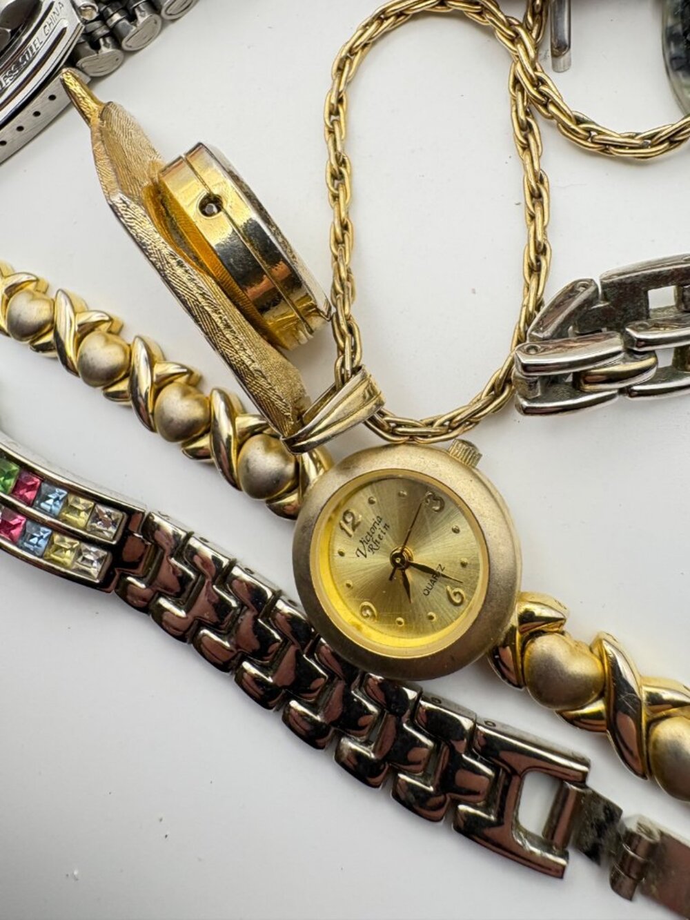 Lot of 18 Vintage Mixed Fashion Wristwatches Parts Repair Craft Lot - Picture 7 of 10